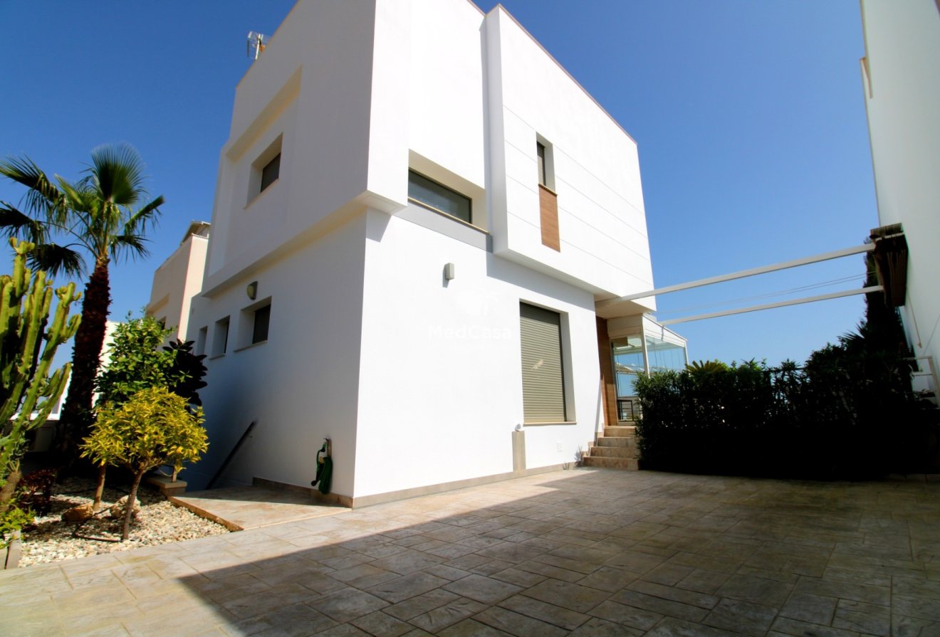 Resale - Villa -
San Miguel de Salinas