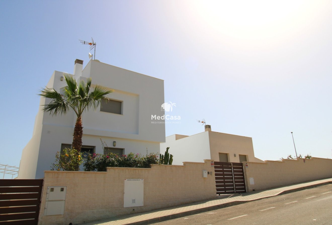 Resale - Villa -
San Miguel de Salinas