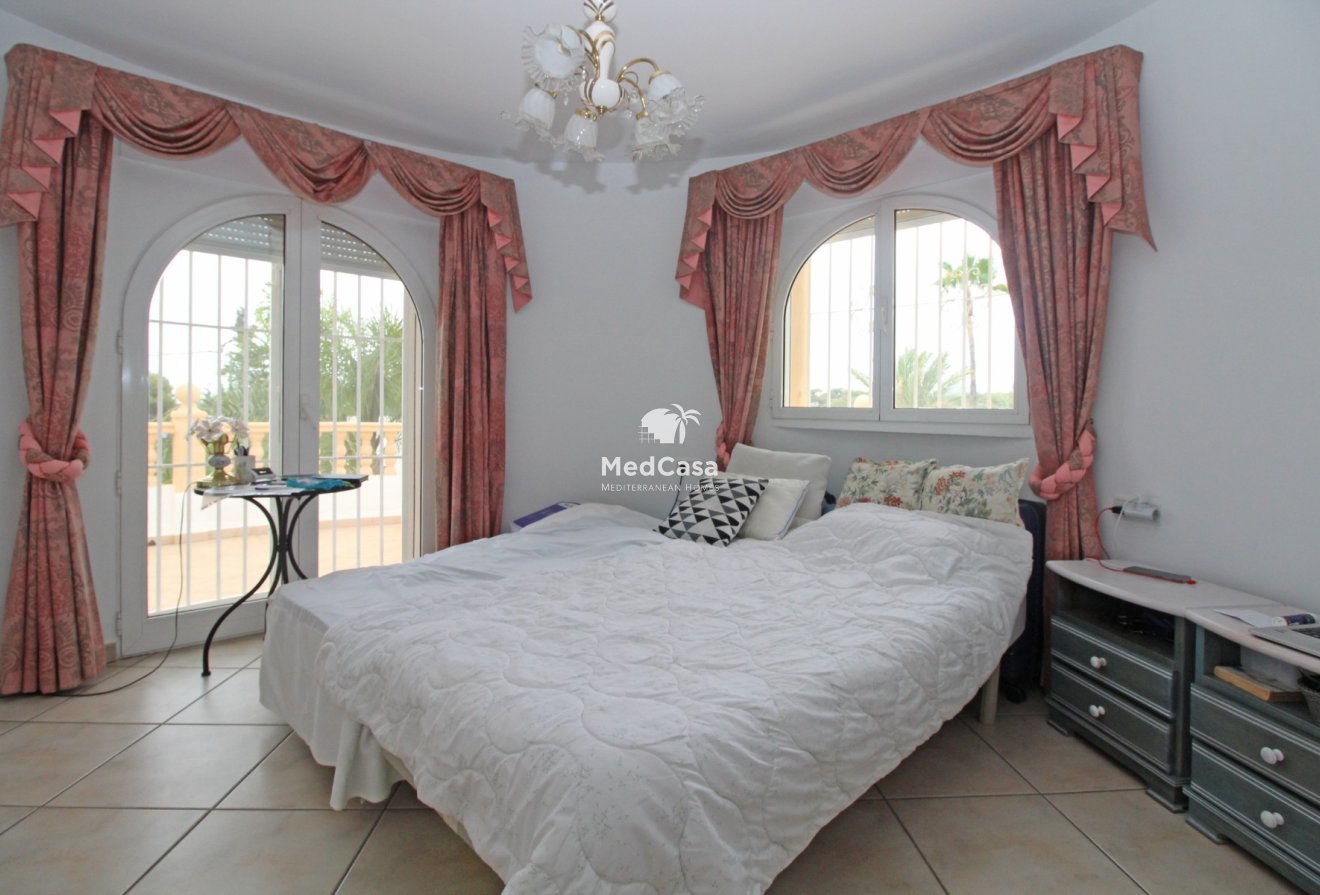 Resale - Villa -
Moraira - Cometa