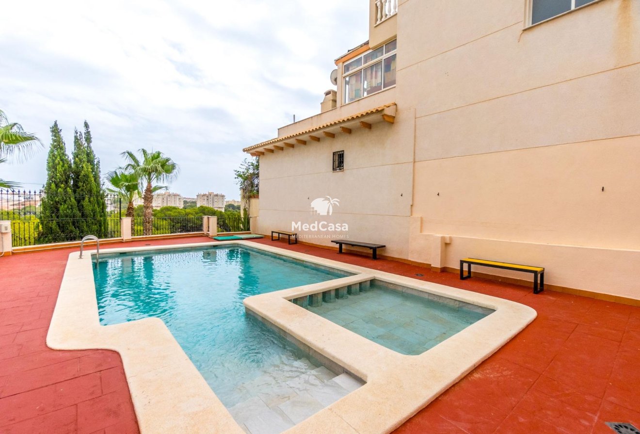 Resale - Apartment -
Orihuela Costa - Campoamor