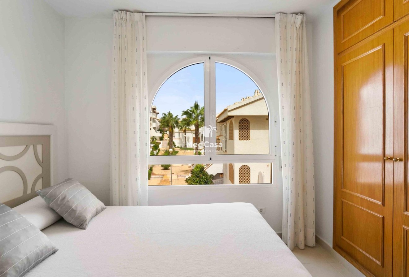 Resale - Apartment -
Orihuela Costa - Campoamor