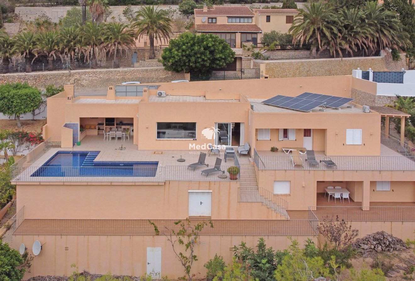 Resale - Villa -
Moraira - Benimeit