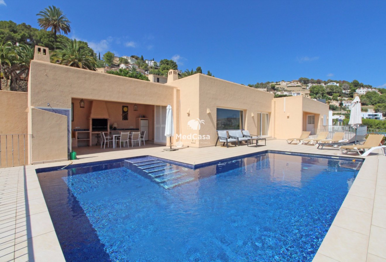 Resale - Villa -
Moraira - Benimeit