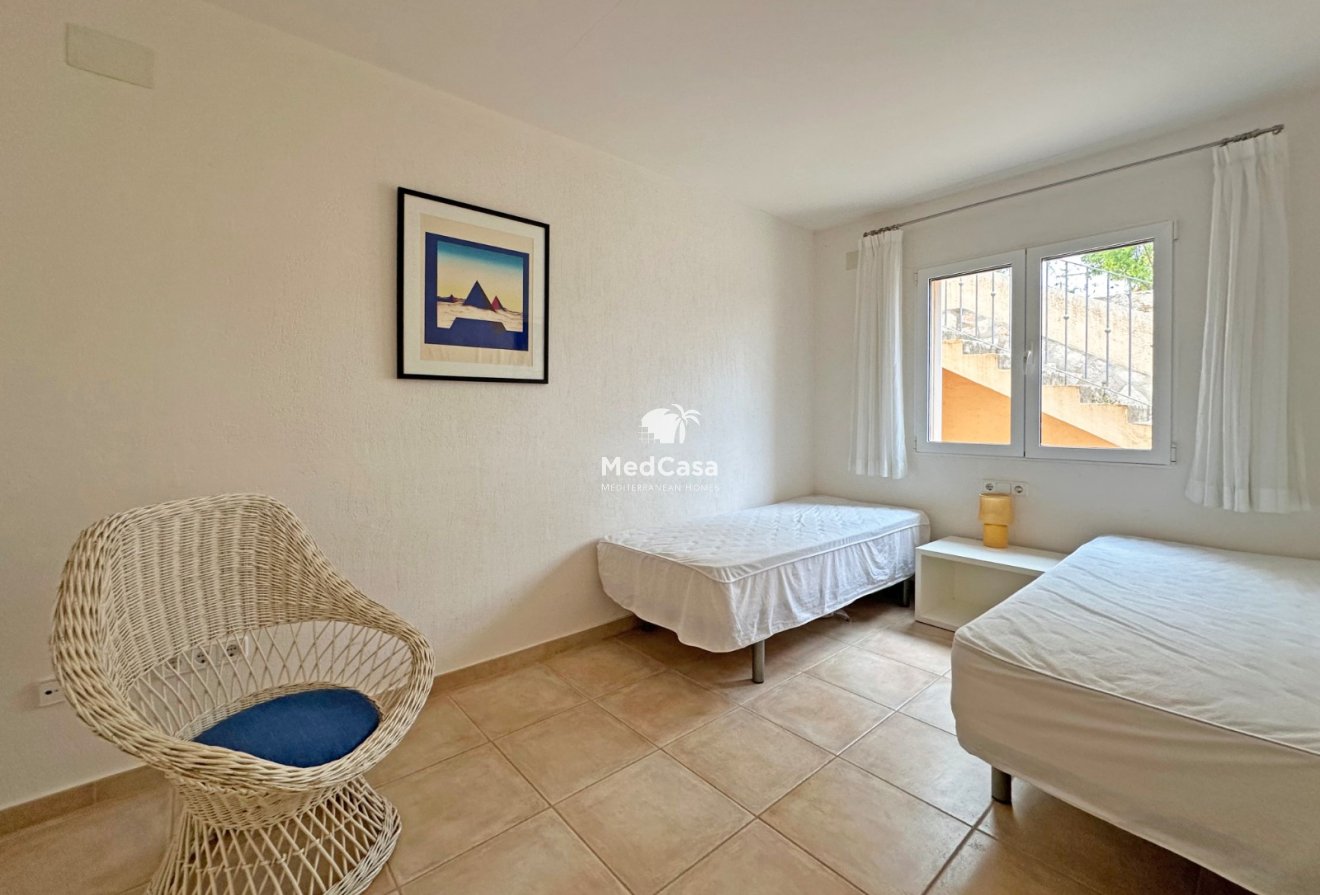 Resale - Villa -
Moraira - Benimeit