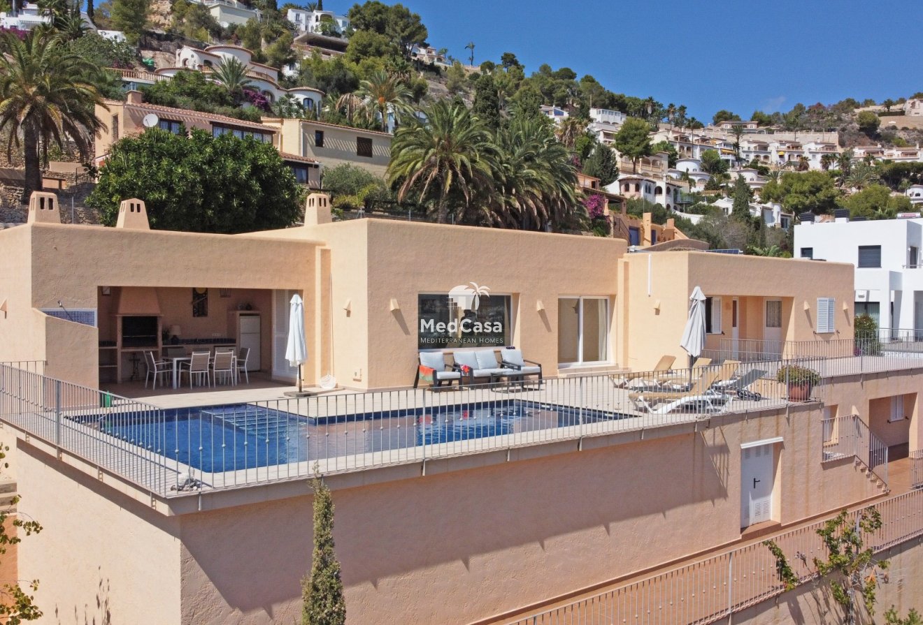 Resale - Villa -
Moraira - Benimeit