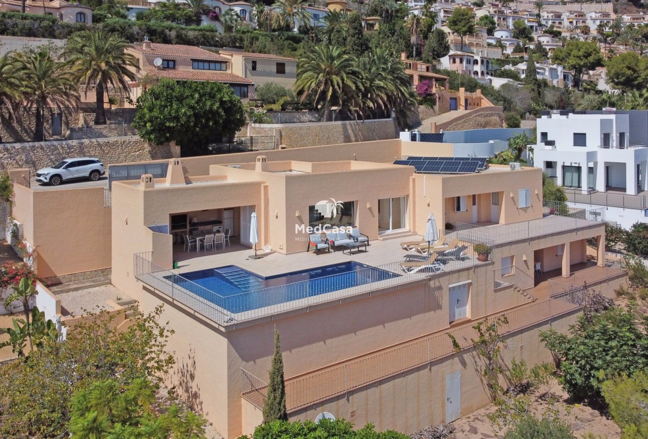 Resale - Villa -
Moraira - Benimeit