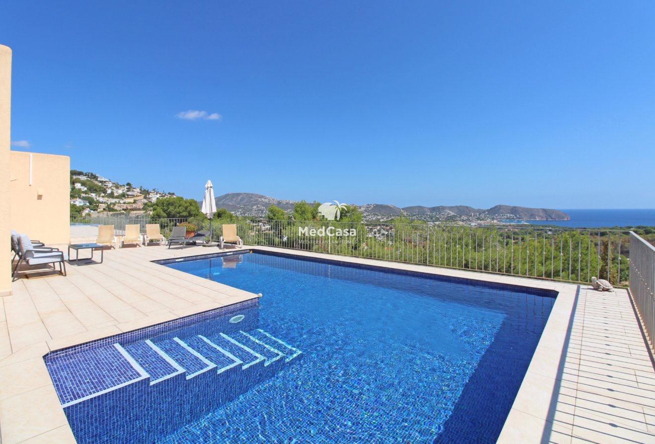 Resale - Villa -
Moraira - Benimeit