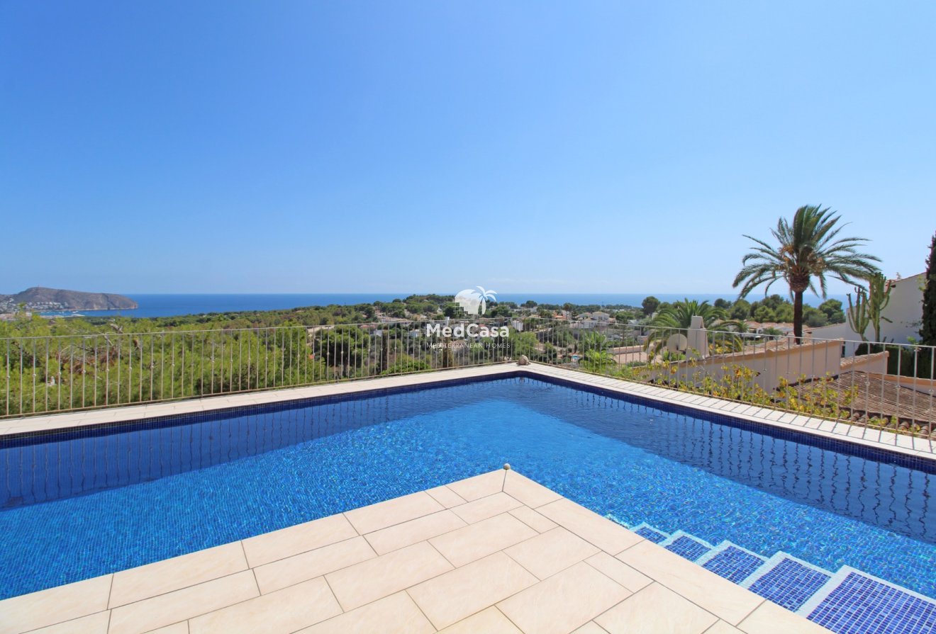 Resale - Villa -
Moraira - Benimeit