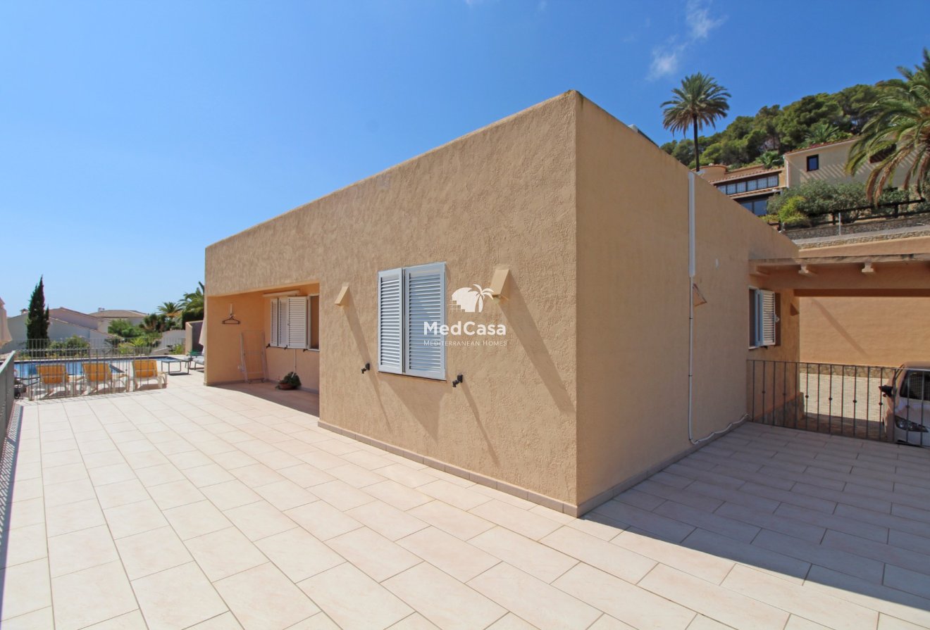 Resale - Villa -
Moraira - Benimeit