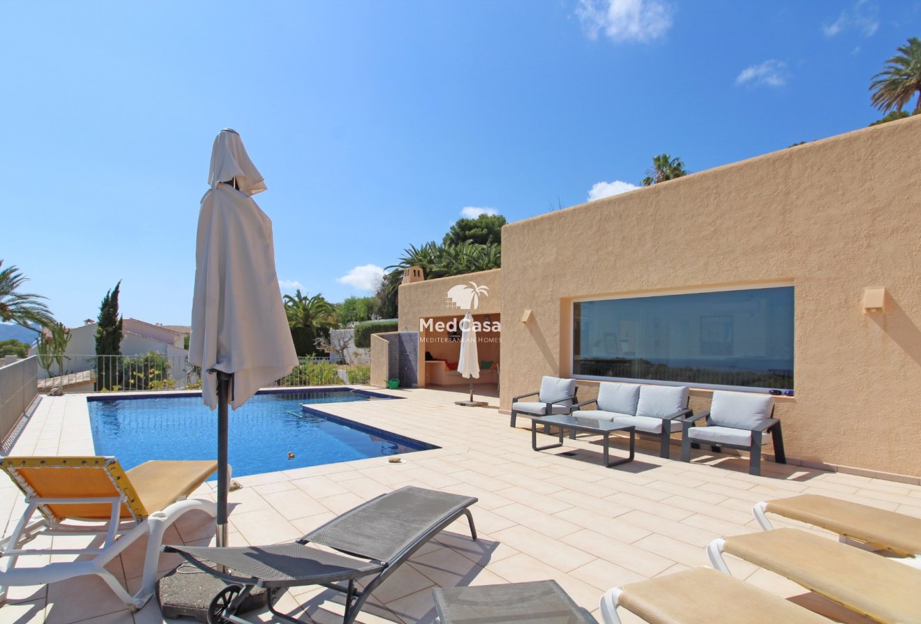 Resale - Villa -
Moraira - Benimeit