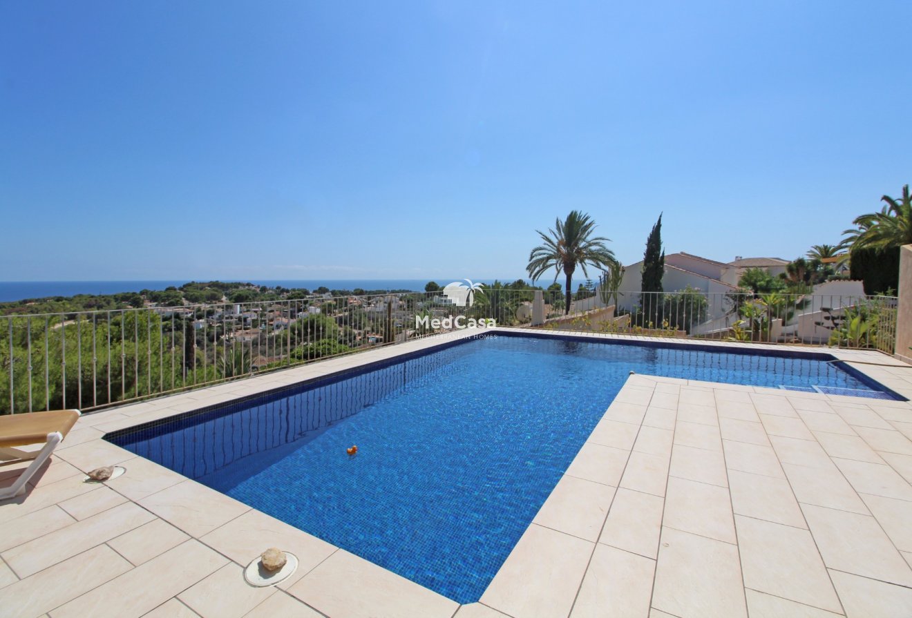 Resale - Villa -
Moraira - Benimeit