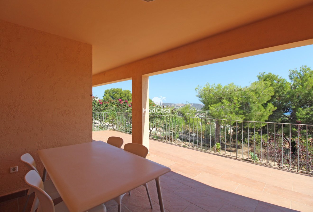 Resale - Villa -
Moraira - Benimeit