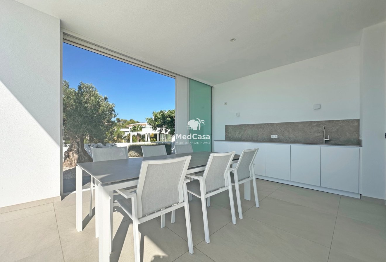 Resale - Villa -
Moraira - Benimeit