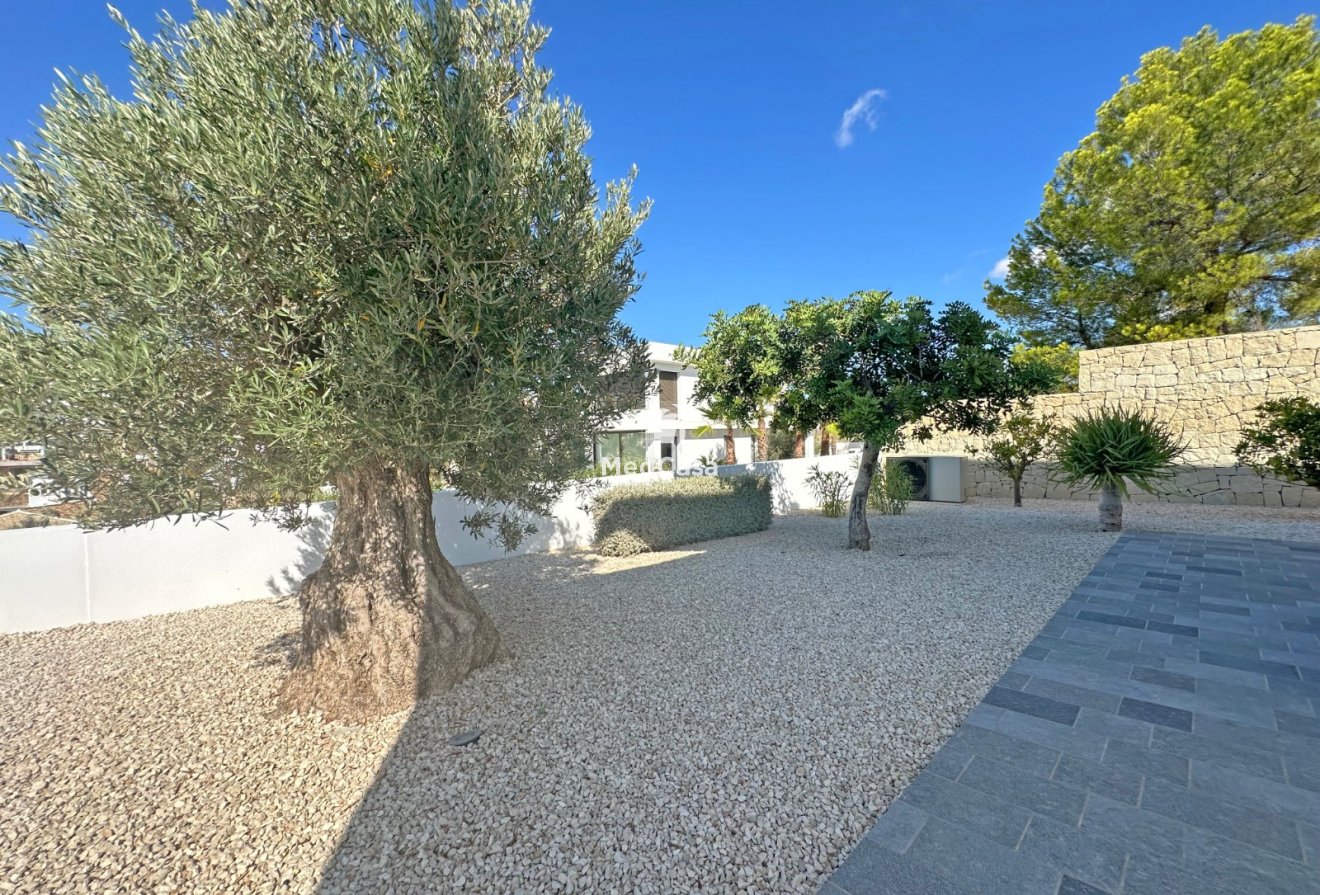 Resale - Villa -
Moraira - Benimeit