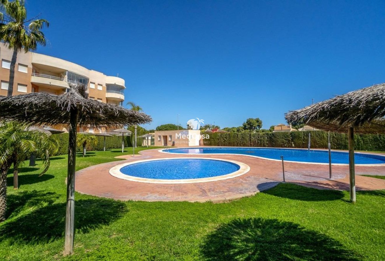 Resale - Apartment -
Orihuela Costa - Campoamor