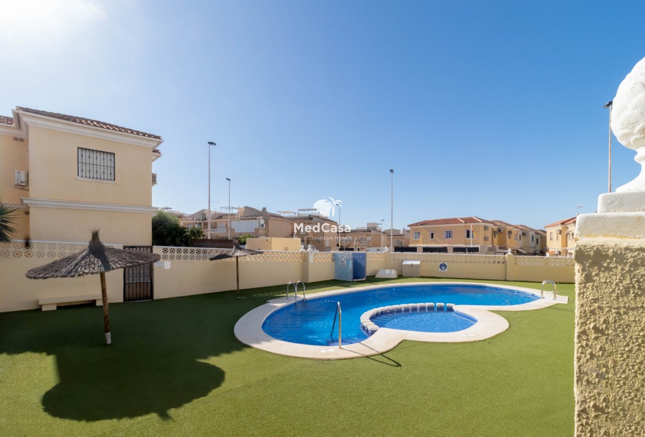 Resale - Apartment -
Torrevieja - Nueva Torrevieja - Aguas Nuevas