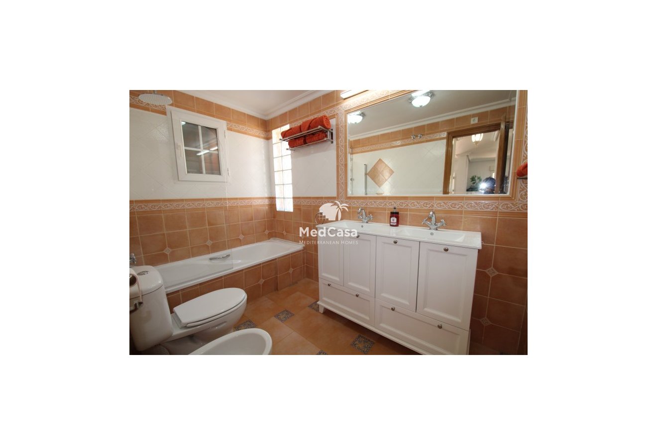 Resale - Villa -
Orihuela Costa - Los Dolses