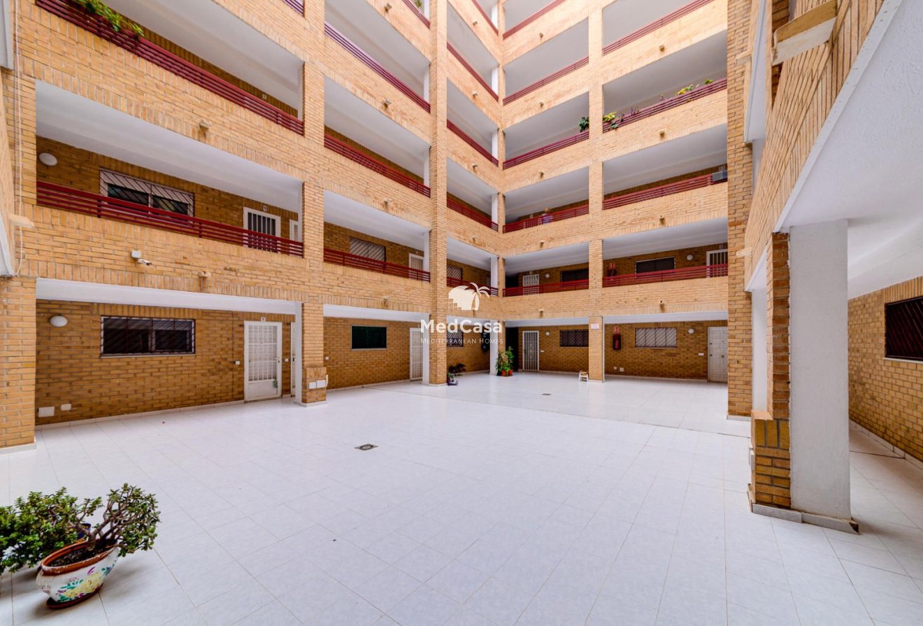 Segunda mano - Apartamento -
Torrevieja - El Molino