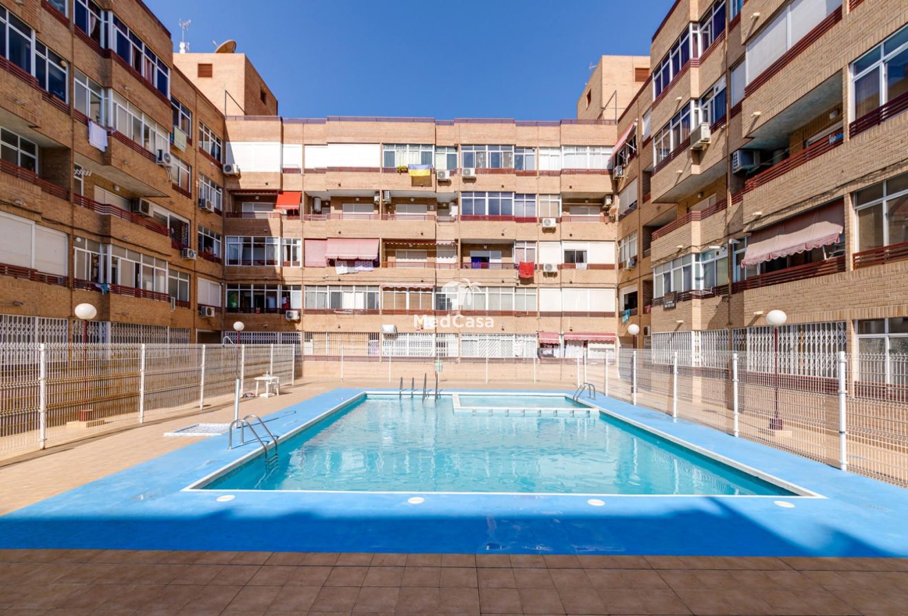 Segunda mano - Apartamento -
Torrevieja - El Molino