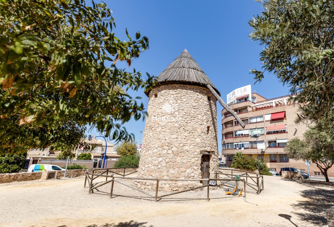 Segunda mano - Apartamento -
Torrevieja - El Molino