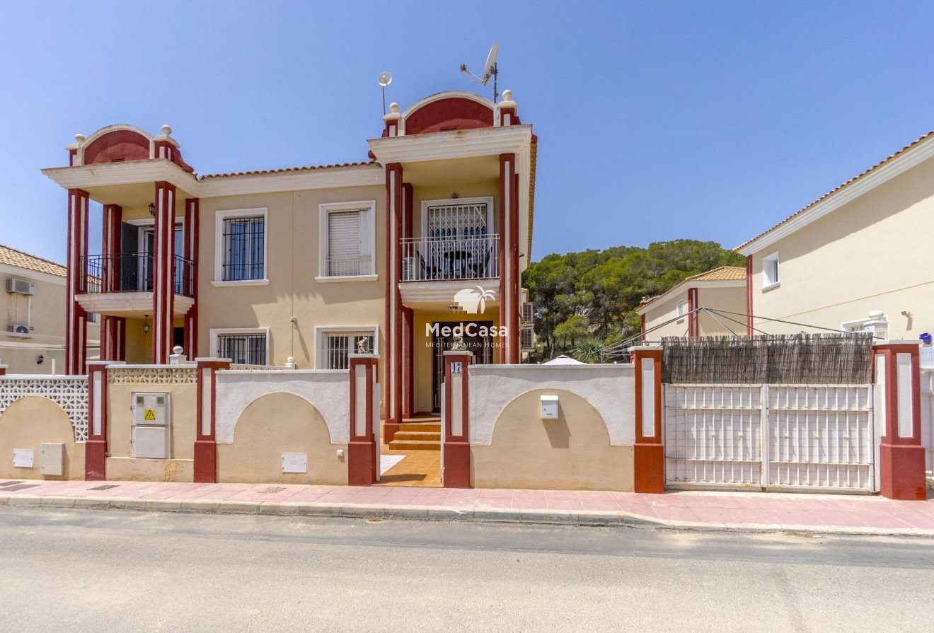 Resale - Townhouse -
Orihuela Costa - Campoamor