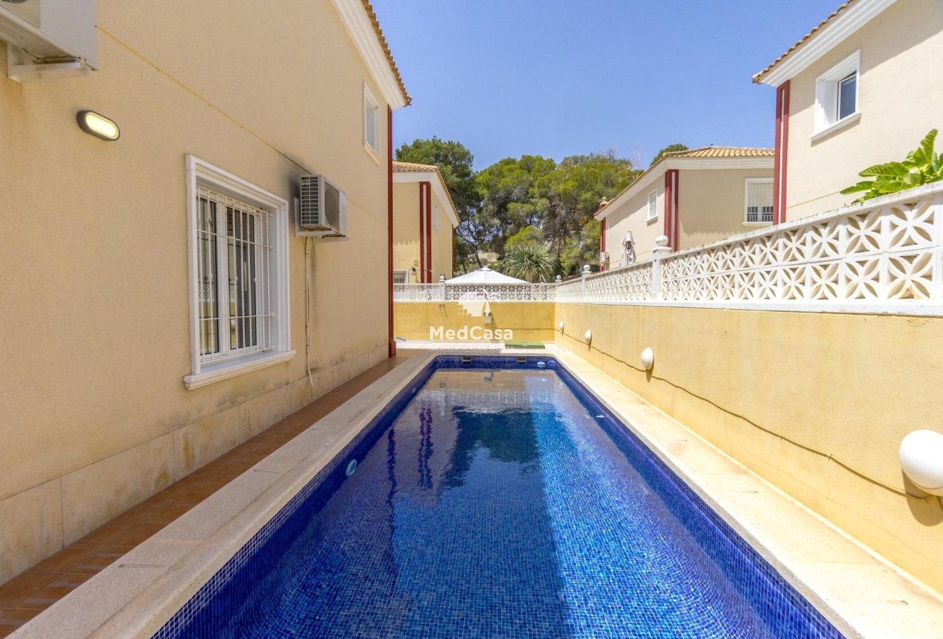 Resale - Townhouse -
Orihuela Costa - Campoamor