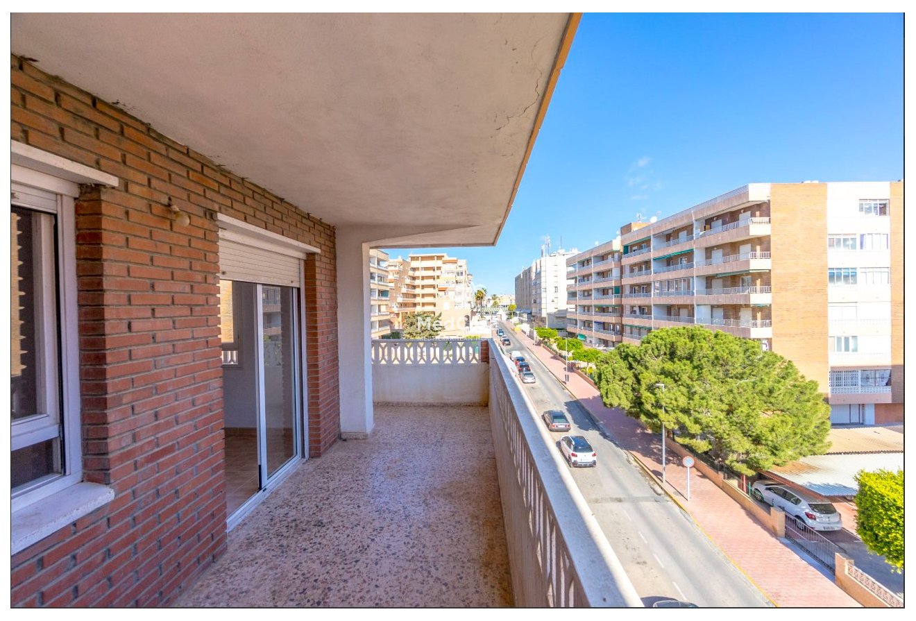 Wiederverkauf - Apartment -
Torrevieja - Punta prima