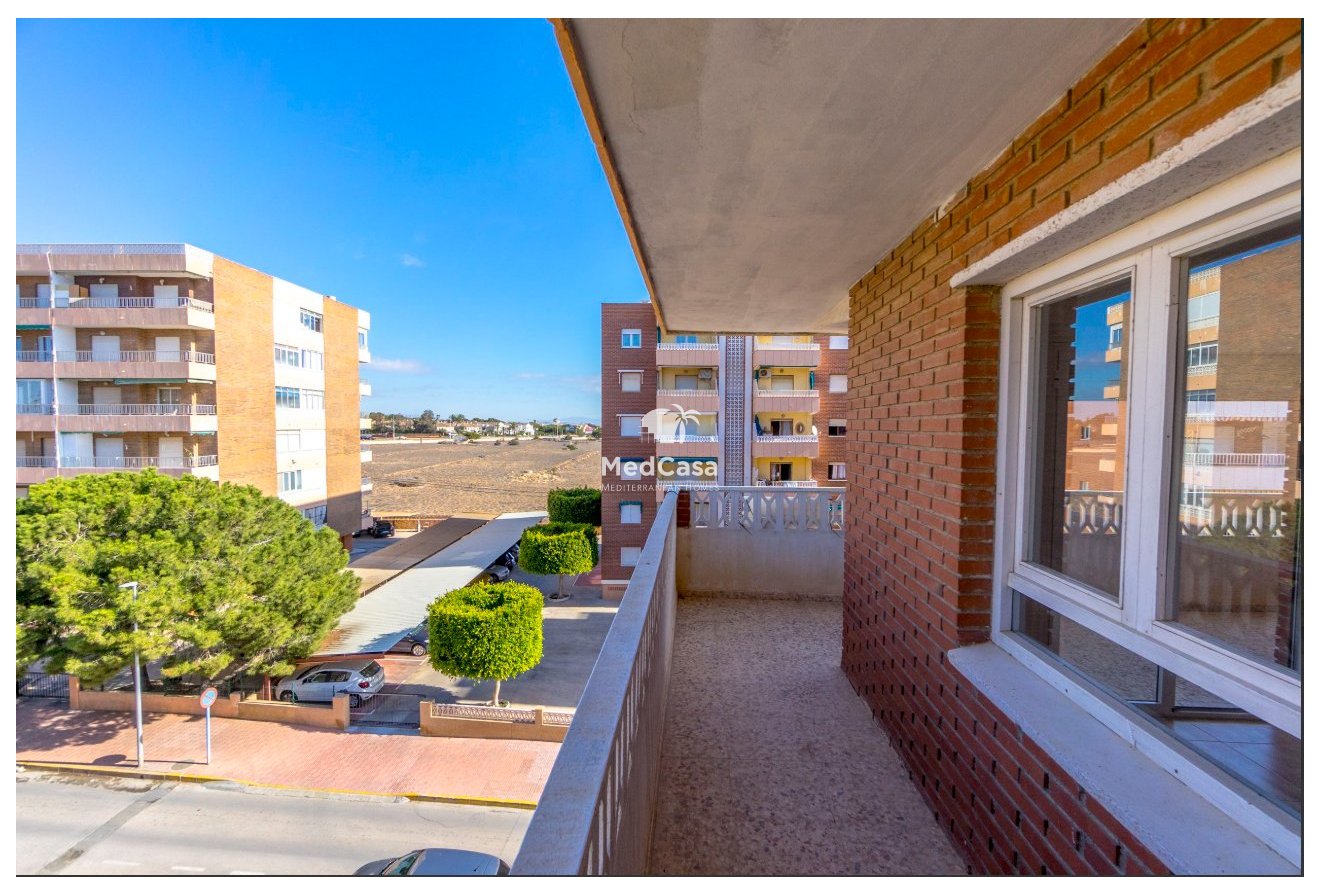 Wiederverkauf - Apartment -
Torrevieja - Punta prima