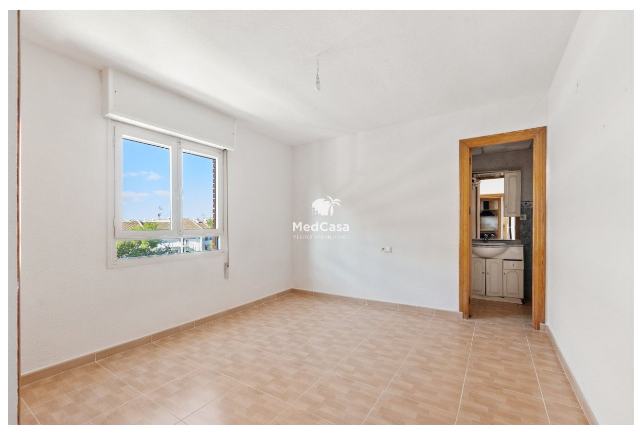 Wiederverkauf - Apartment -
Torrevieja - Punta prima