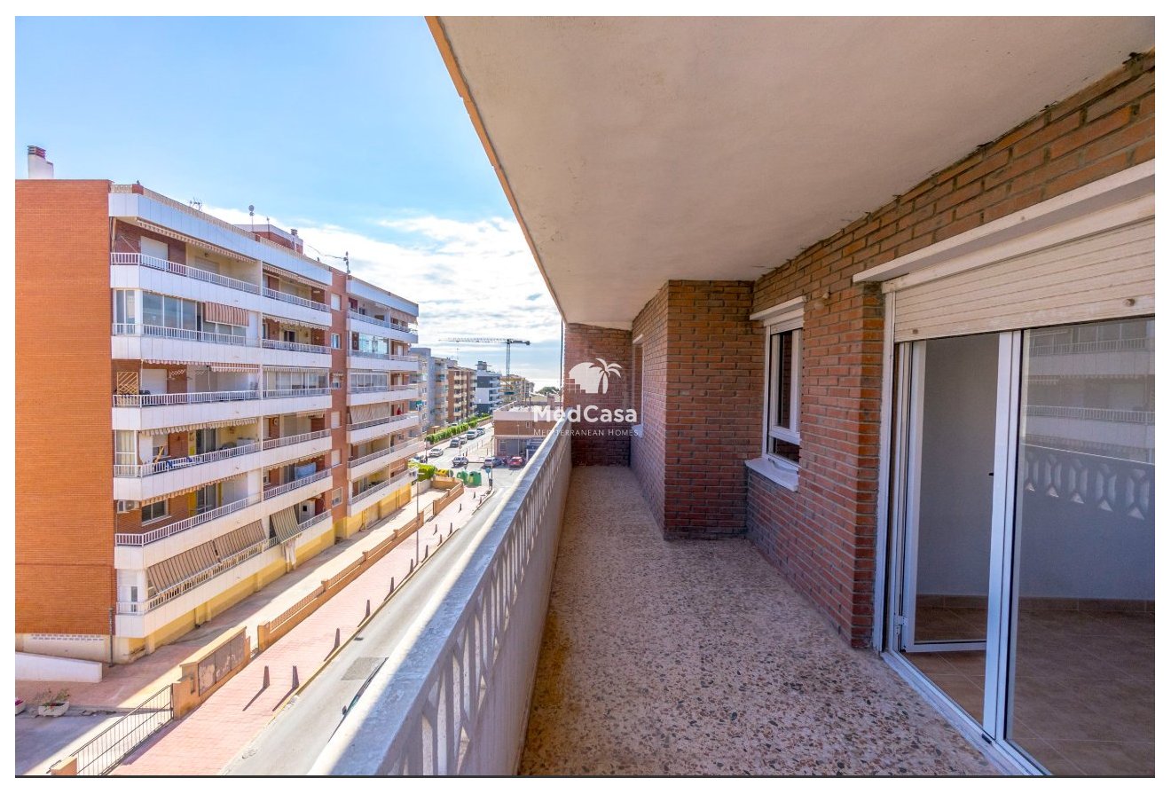 Wiederverkauf - Apartment -
Torrevieja - Punta prima