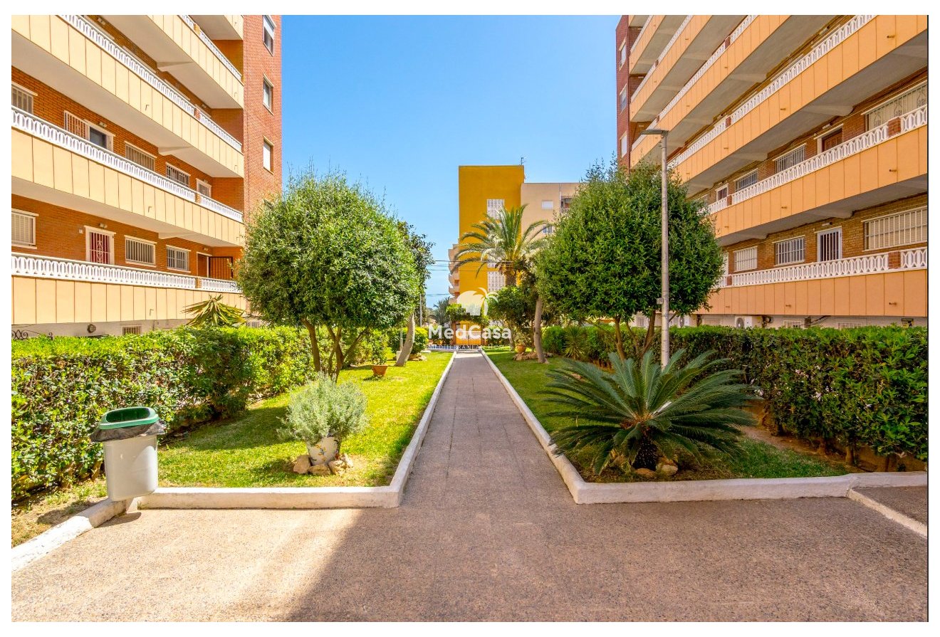 Wiederverkauf - Apartment -
Torrevieja - Punta prima