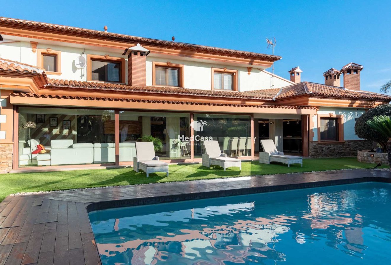 Resale - Villa -
Calpe