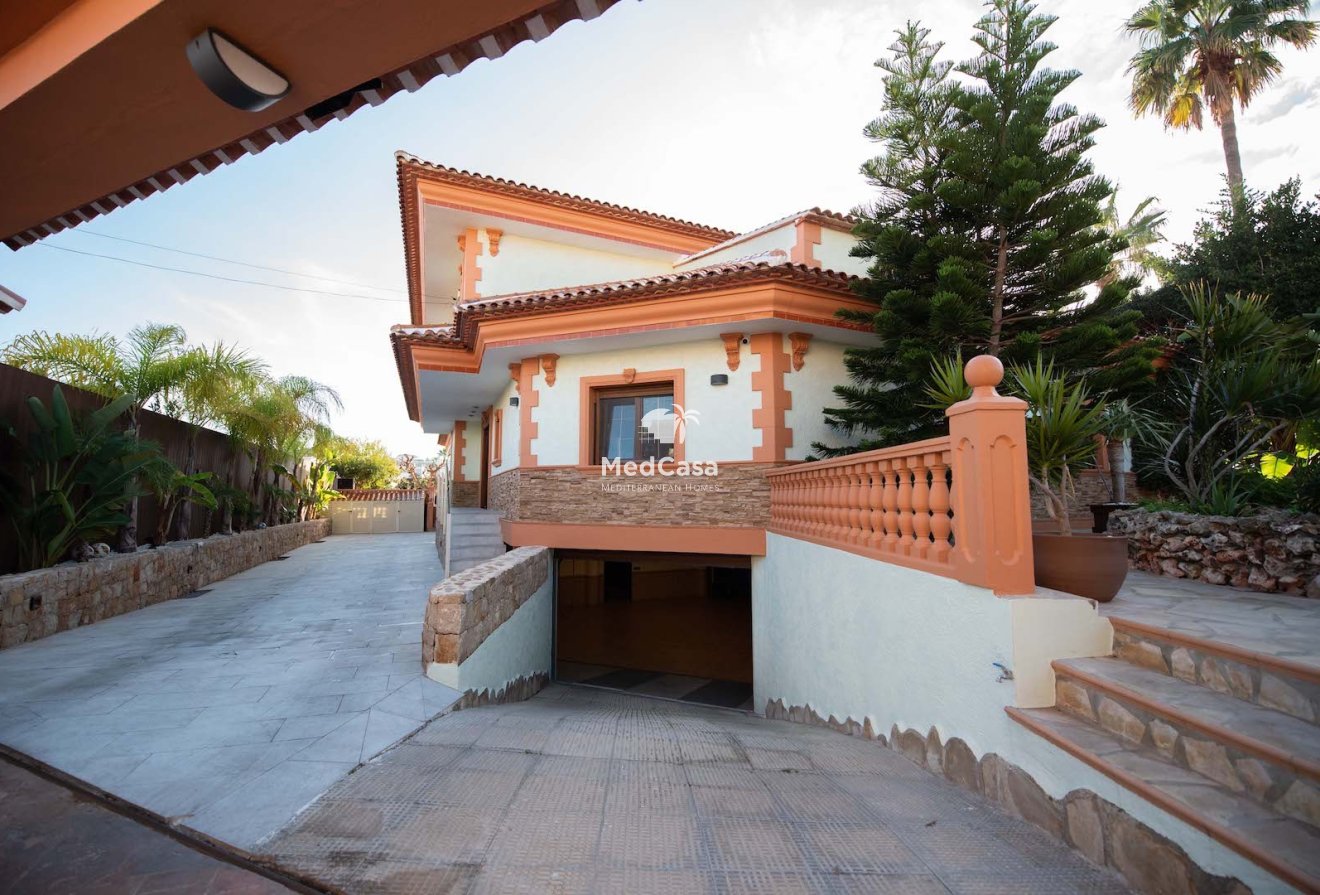 Resale - Villa -
Calpe