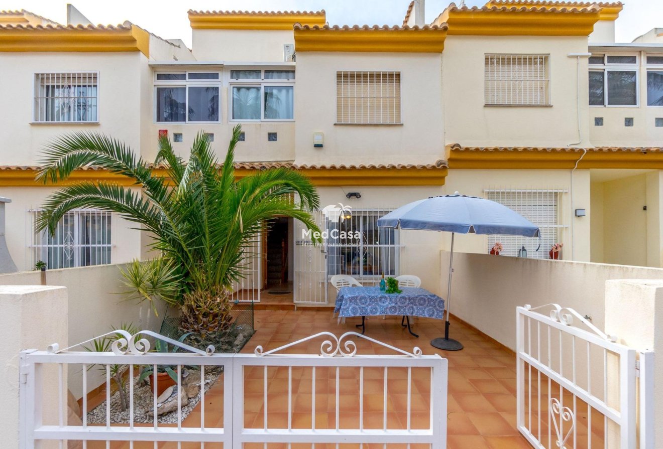 Resale - Townhouse -
Orihuela Costa - Campoamor