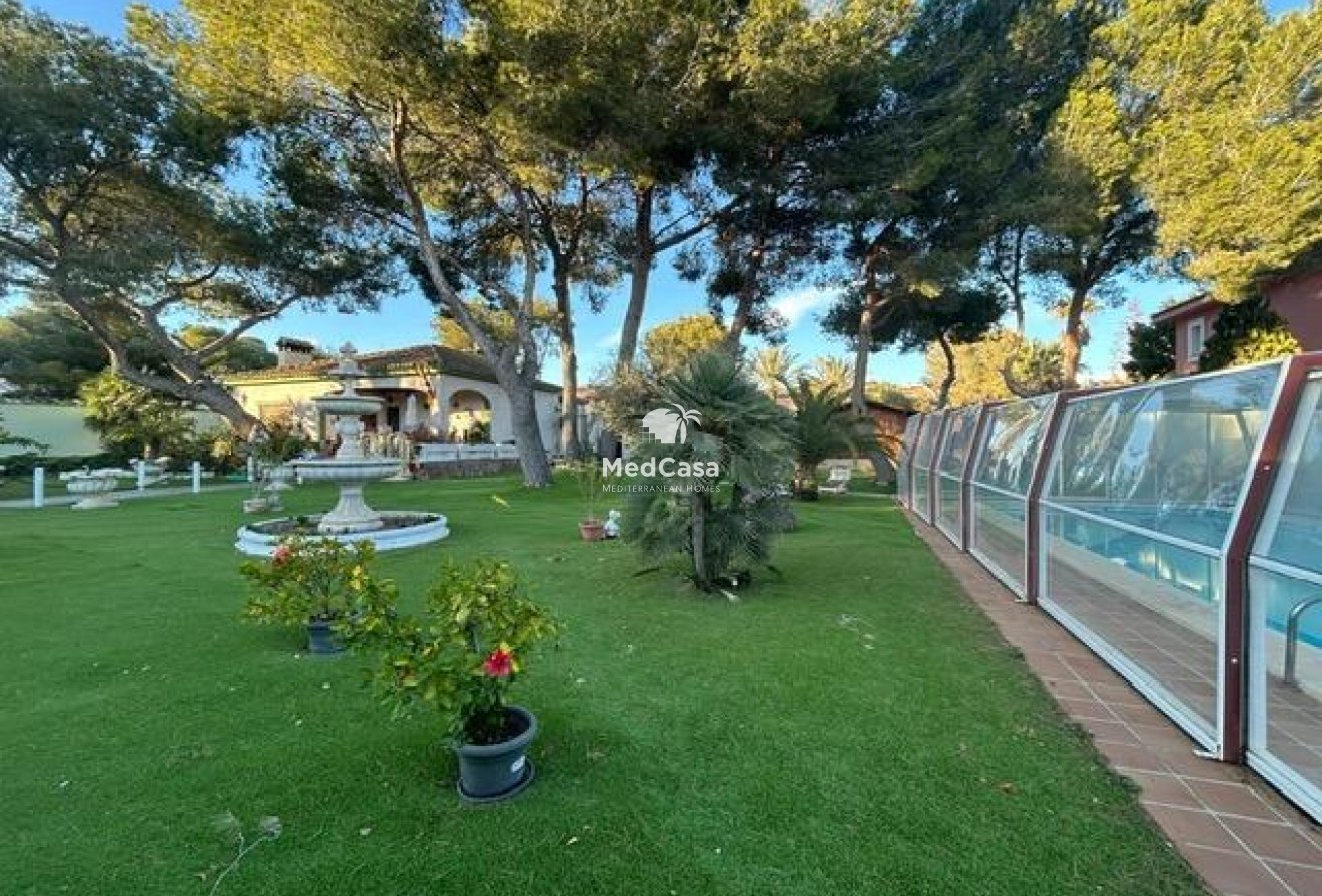 Resale - Villa -
Orihuela Costa - Altos de Campoamor