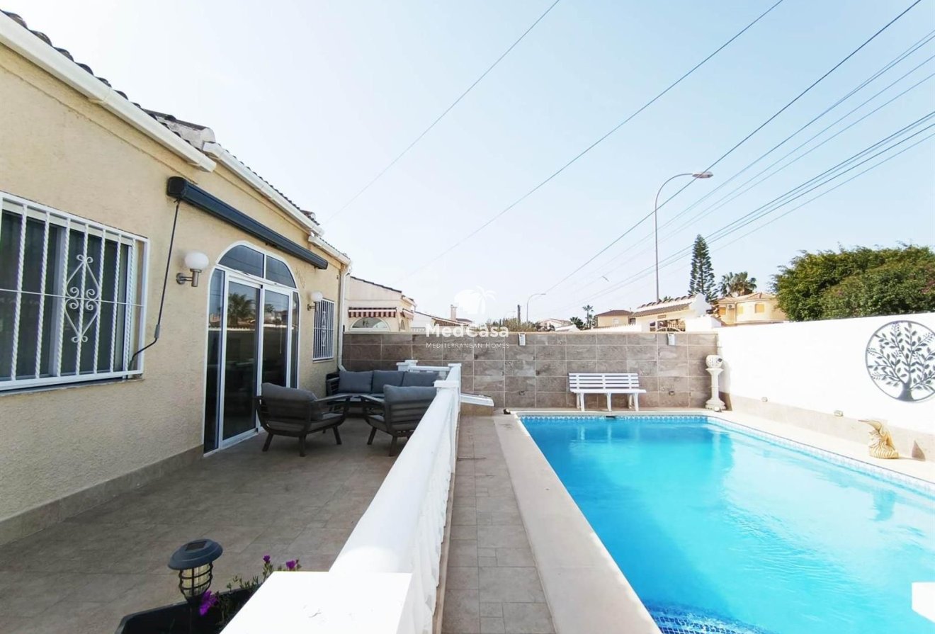 Resale - Townhouse -
Torrevieja - La Siesta - El Salado - Torreta