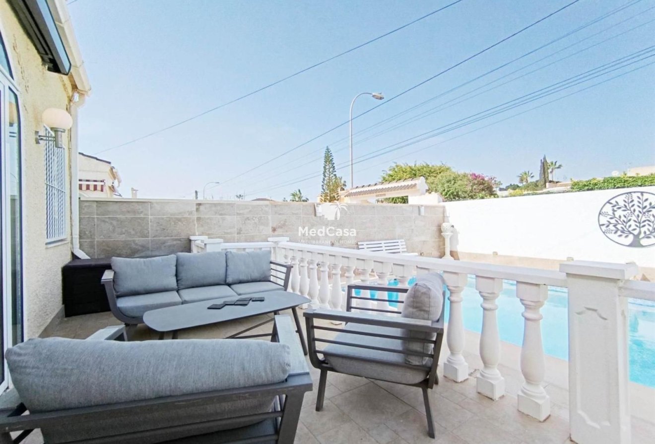 Resale - Townhouse -
Torrevieja - La Siesta - El Salado - Torreta