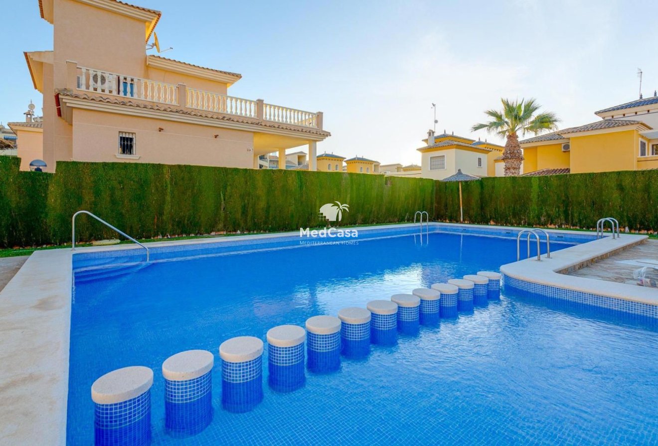 Segunda mano - Adosado -
Orihuela Costa - Los Altos