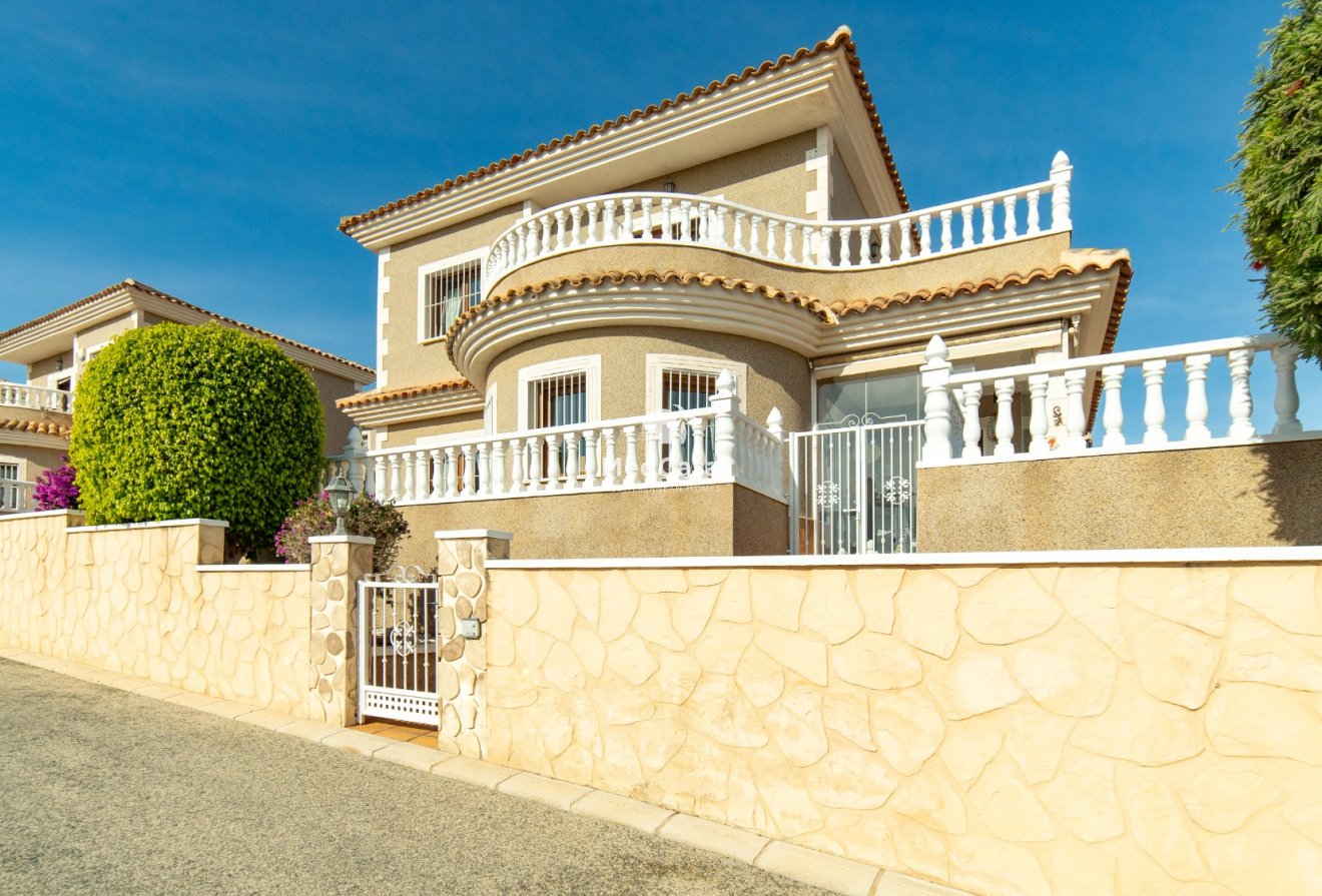 Resale - Villa -
Torrevieja - Los Balcones