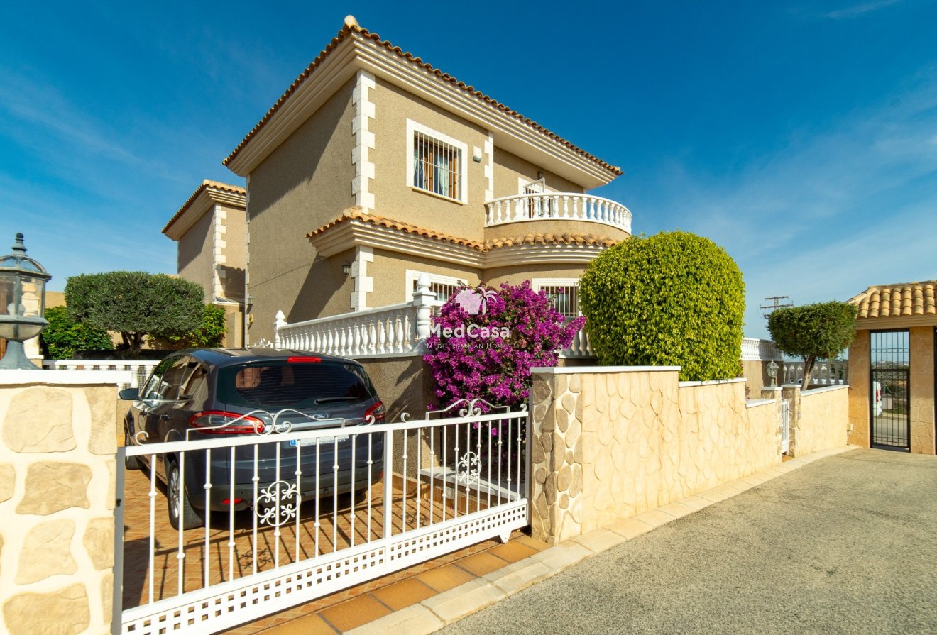Resale - Villa -
Torrevieja - Los Balcones