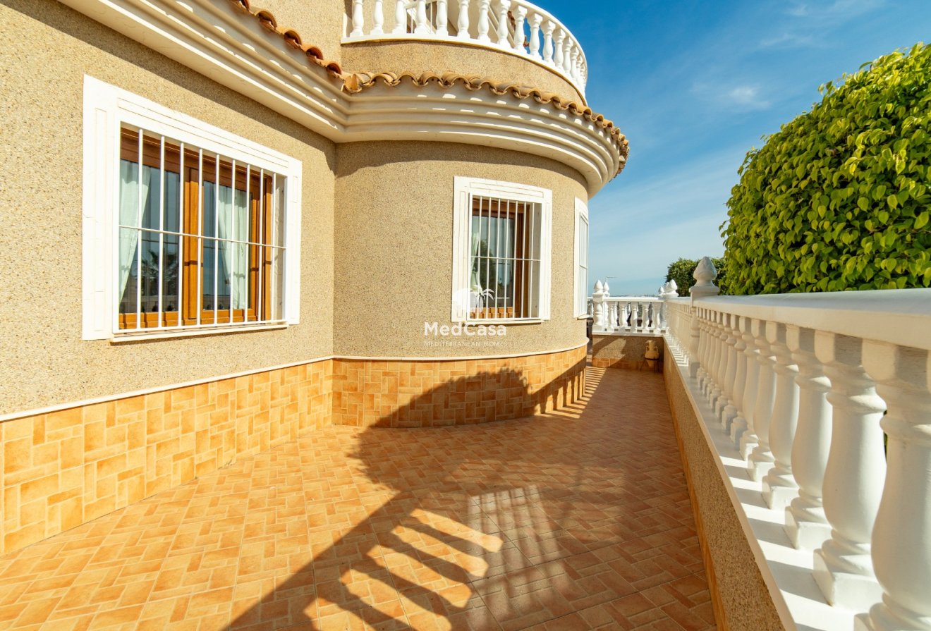 Resale - Villa -
Torrevieja - Los Balcones