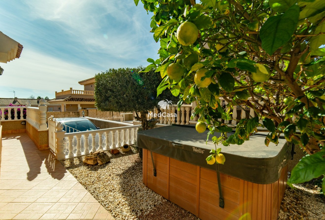 Resale - Villa -
Torrevieja - Los Balcones