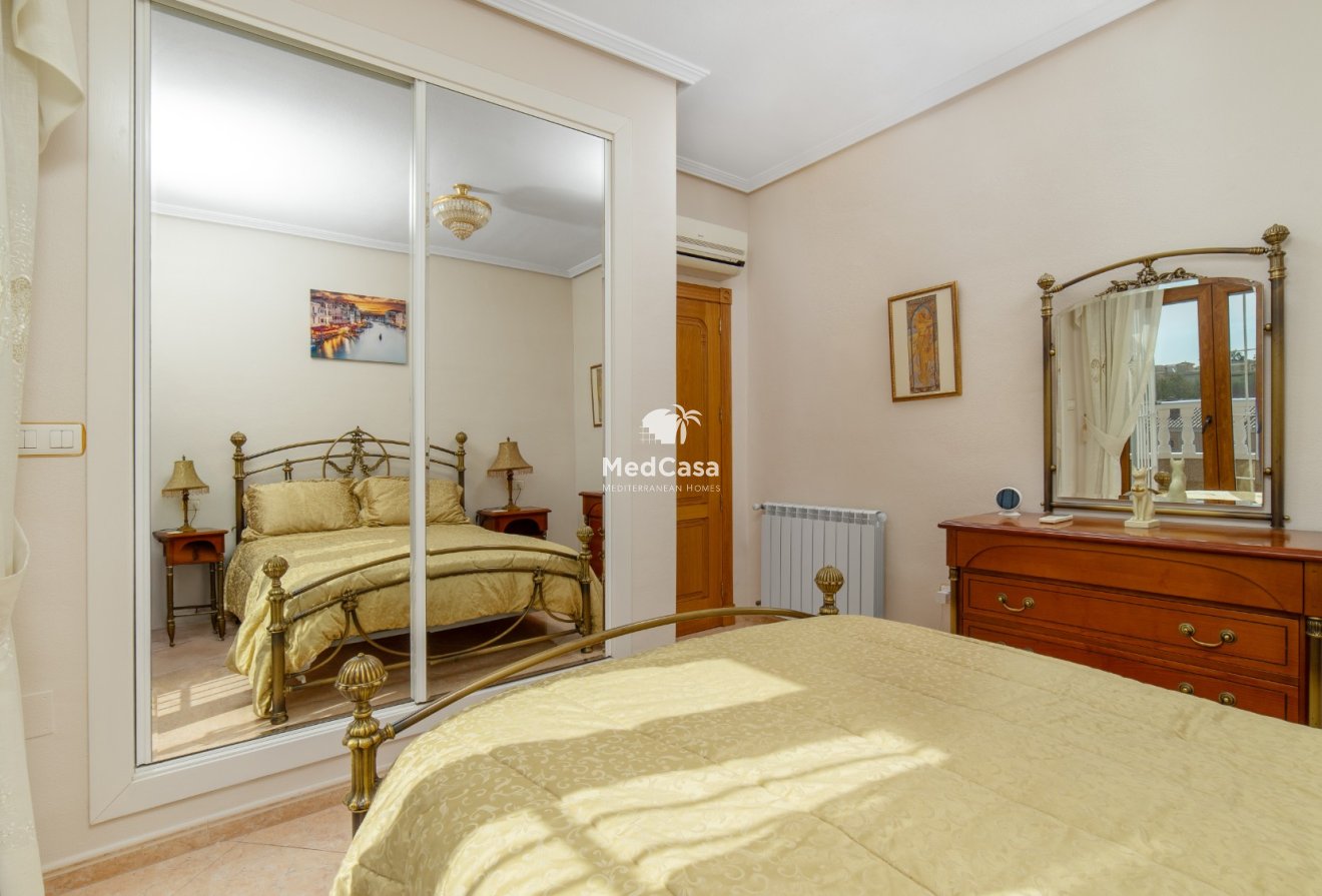 Resale - Villa -
Torrevieja - Los Balcones
