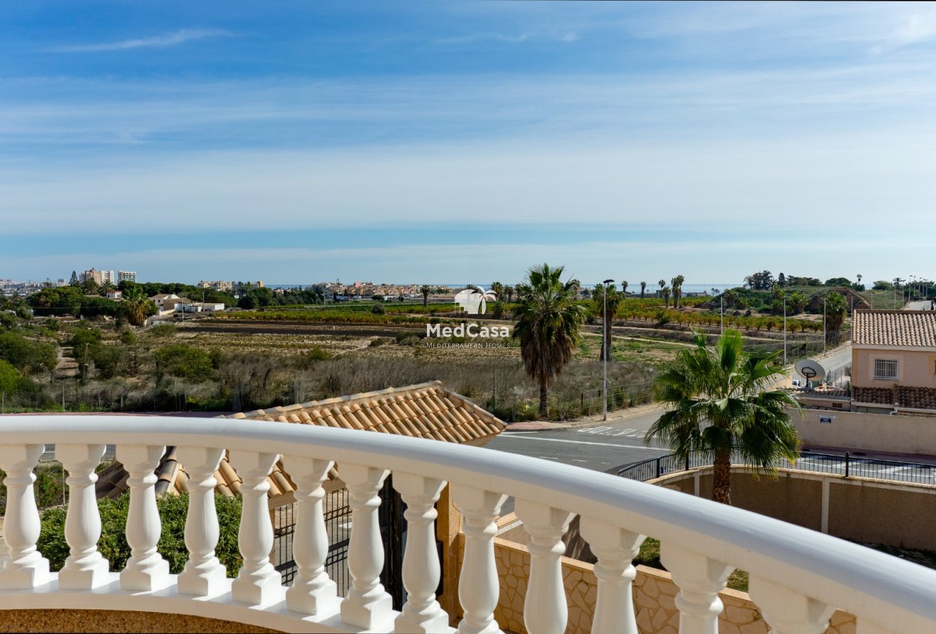 Resale - Villa -
Torrevieja - Los Balcones