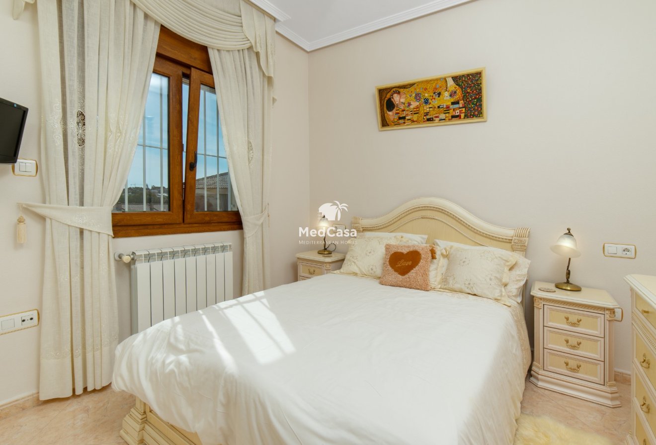 Resale - Villa -
Torrevieja - Los Balcones