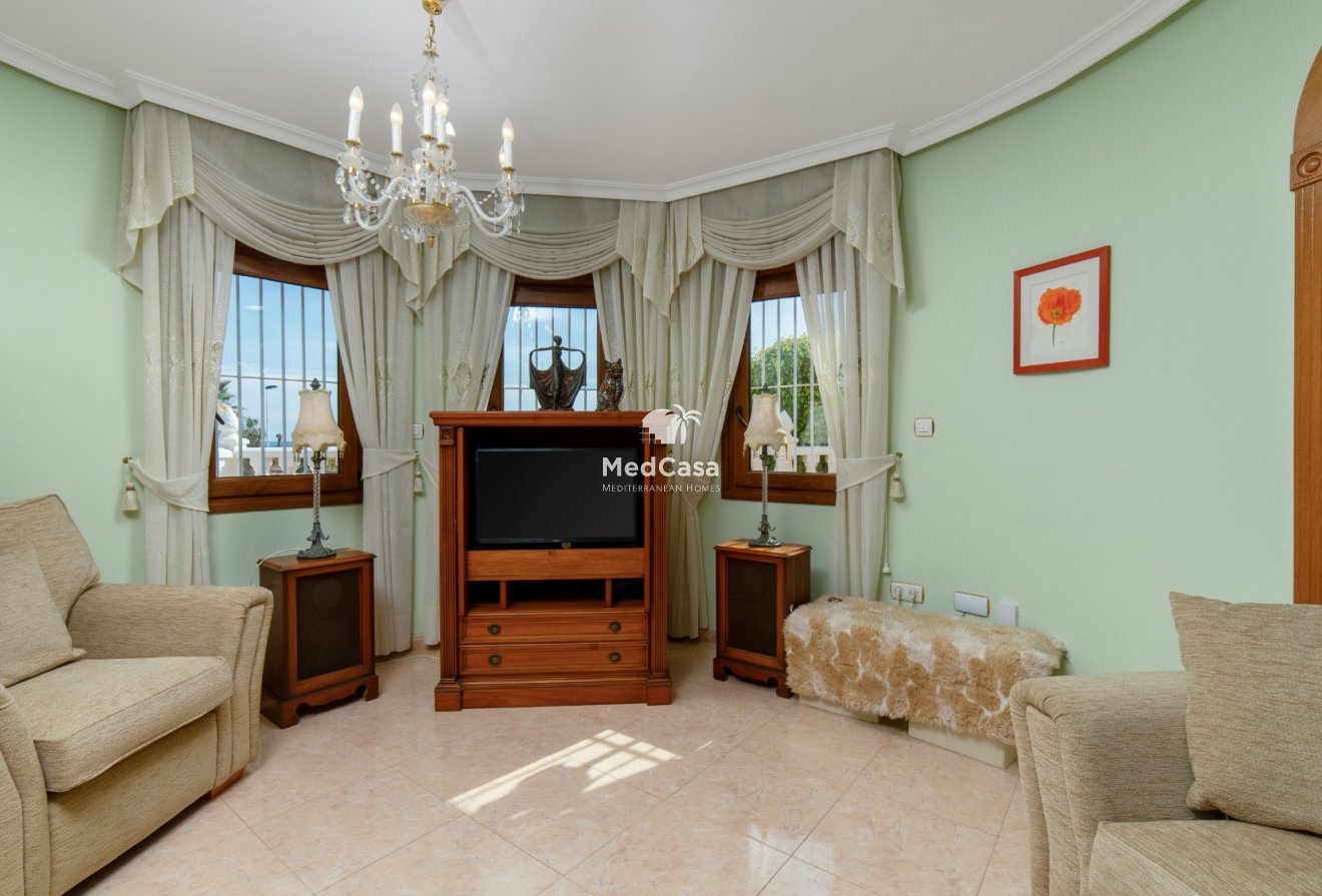 Resale - Villa -
Torrevieja - Los Balcones