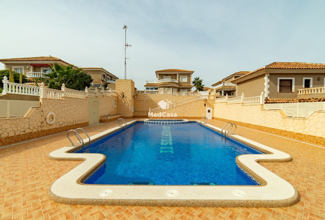 Resale - Villa -
Torrevieja - Los Balcones