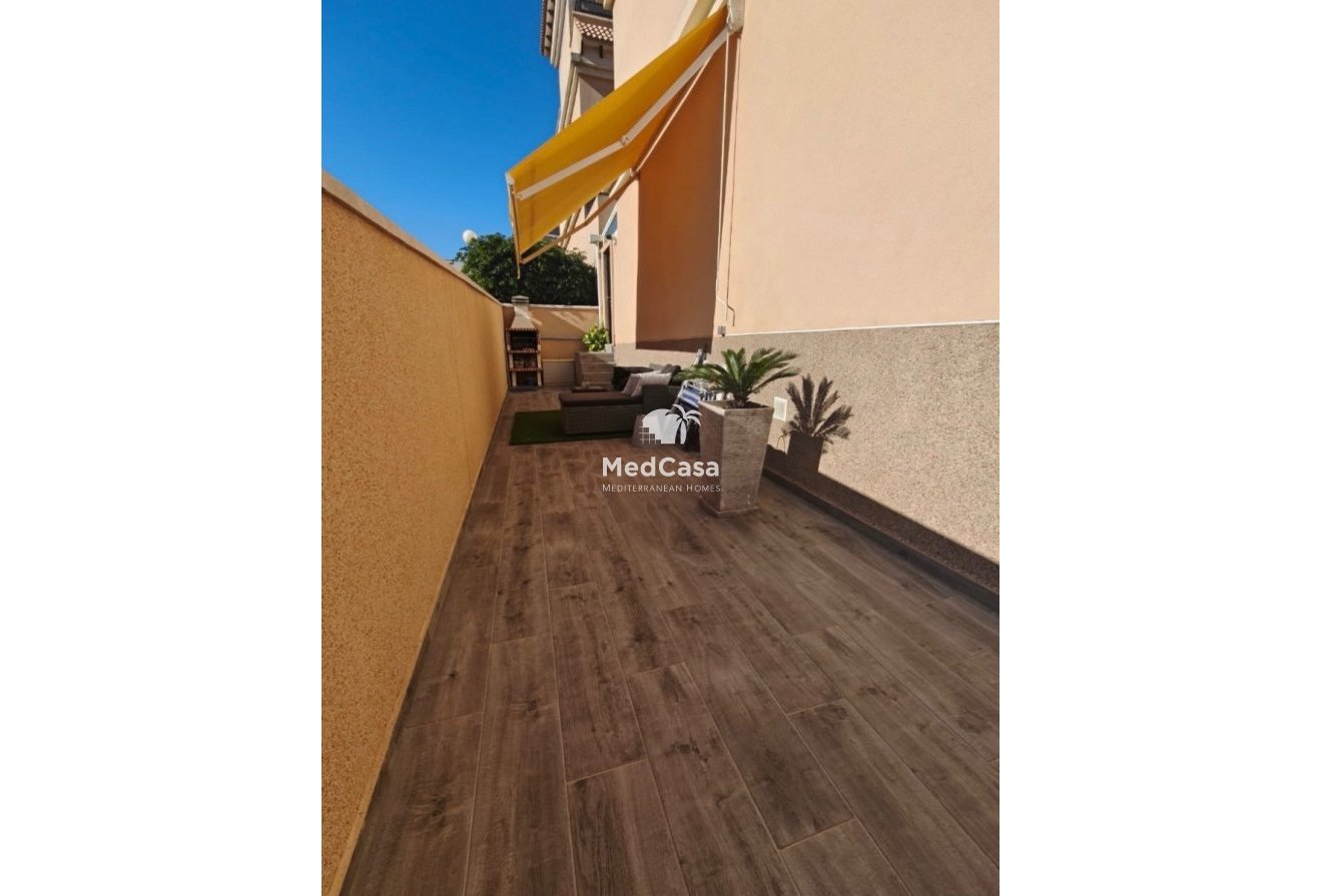 Segunda mano - Adosado esquina -
Orihuela Costa - Villamartín