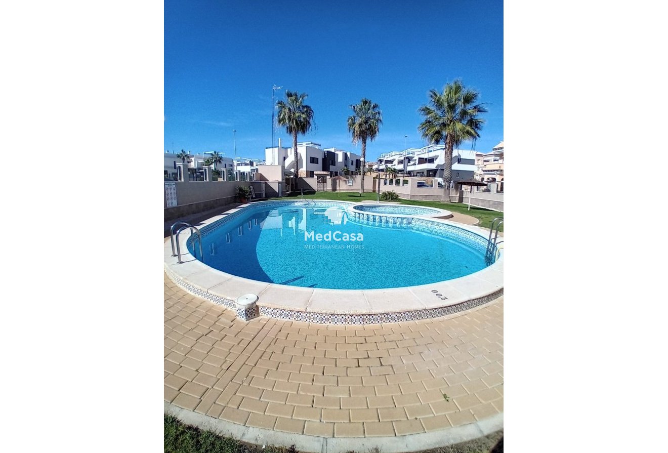 Segunda mano - Adosado esquina -
Orihuela Costa - Villamartín