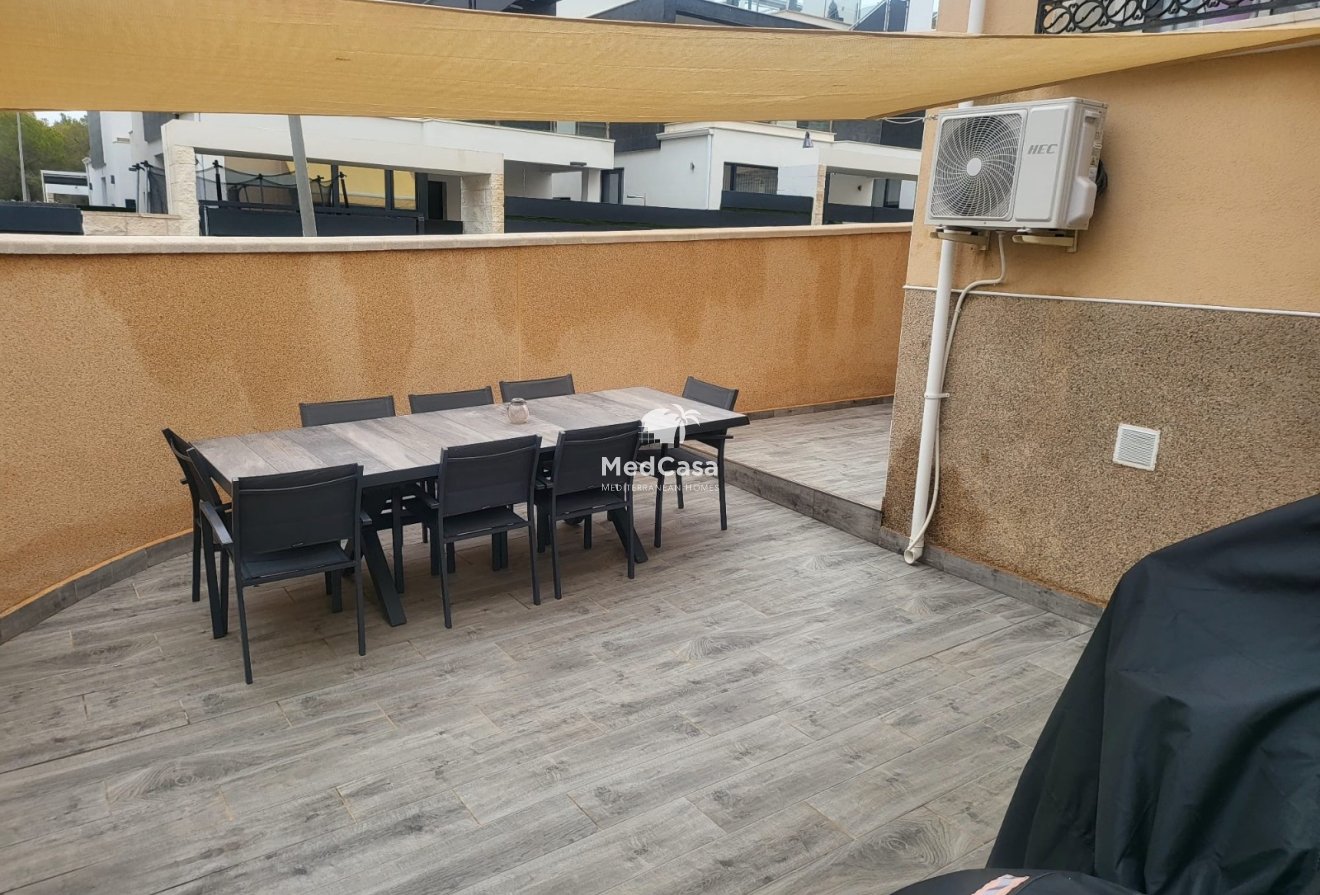 Segunda mano - Adosado esquina -
Orihuela Costa - Villamartín
